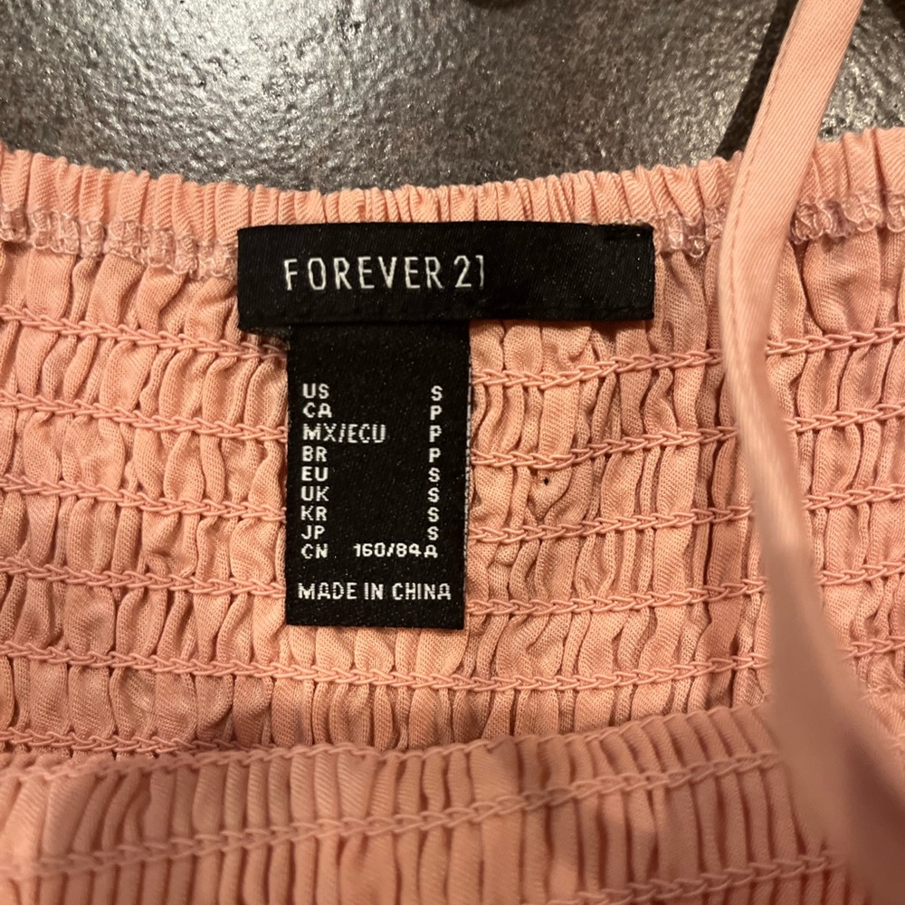 FOREVER 21 - Picture 4 of 4
